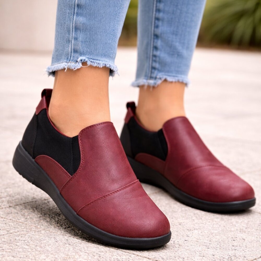 Clarks Burgundy Leather Slip-On Casual Comfort Shoes Size 6.5